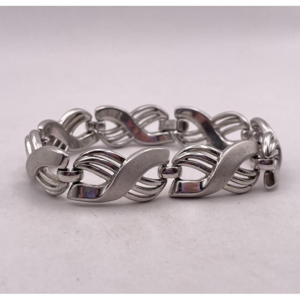 Vintage Crown Trifari Signed Ribbon Wave Link Bracelet Brushed